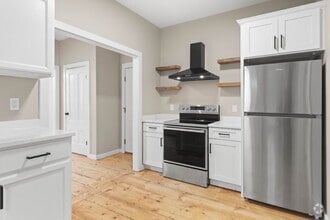 Building Photo - Tour 6/4/25 4-5pm Beautiful 1 Bedroom Apar...