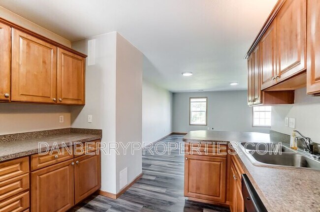 Building Photo - 1109 N Byrne Rd