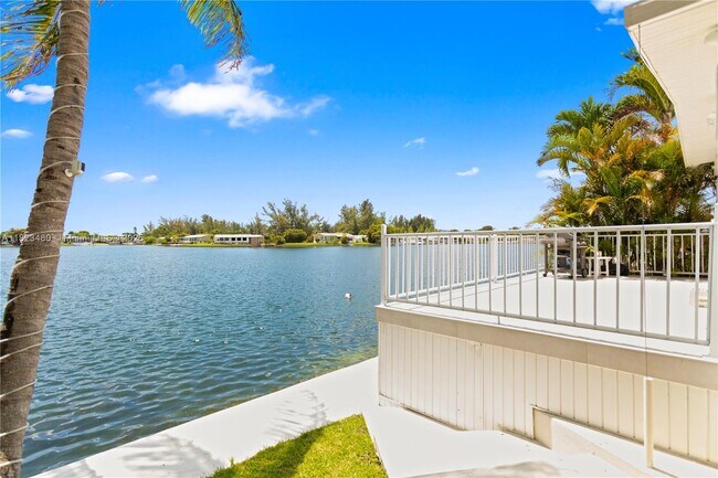 Building Photo - 5620 Lagoon Dr