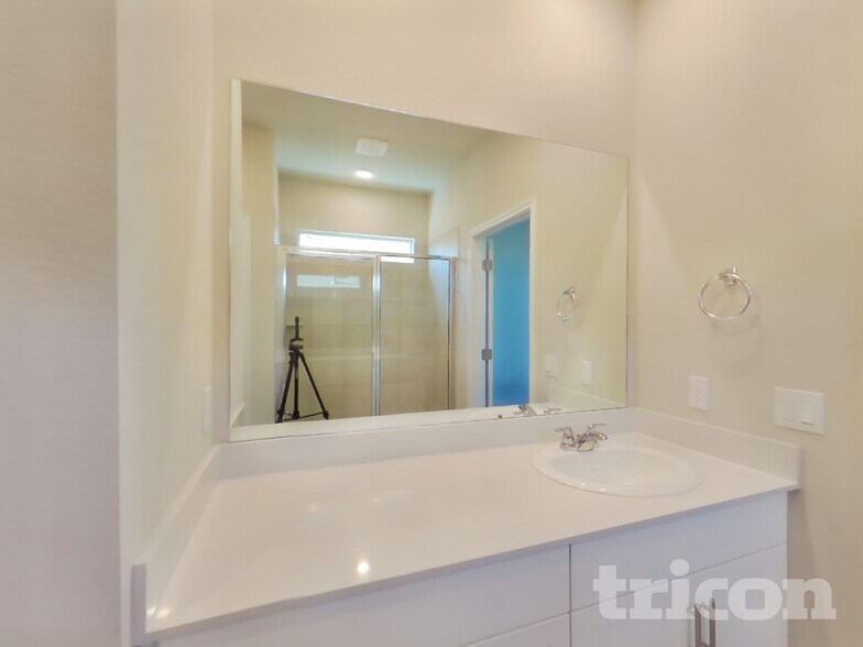 Building Photo - 5112 Saddle Clb Dr