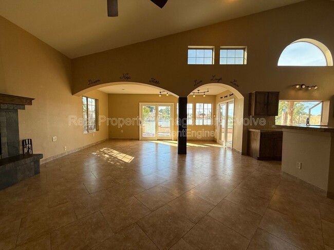 Building Photo - 11003 W Laurelwood Ln