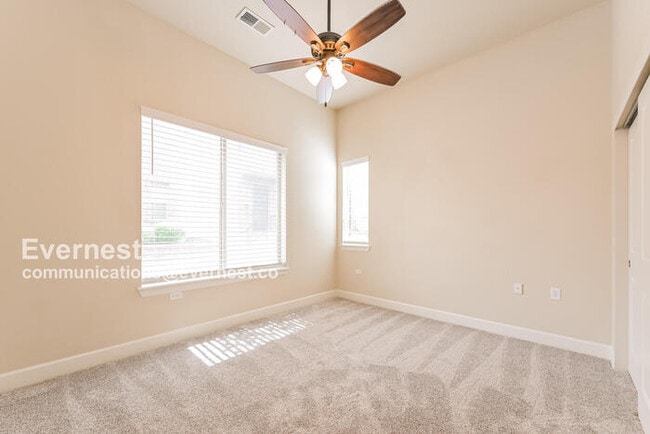 Building Photo - 305 Inverness Way S