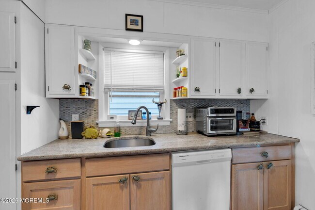 Building Photo - 903 C St