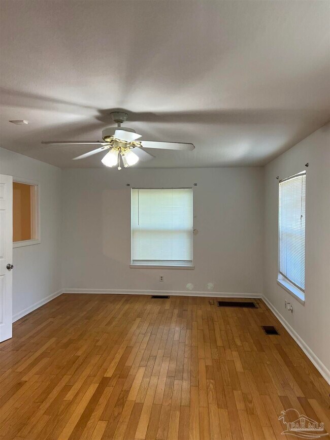 Building Photo - 5425 Westwood Dr