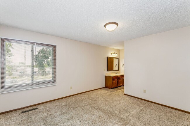 Building Photo - 2405 S Capri St