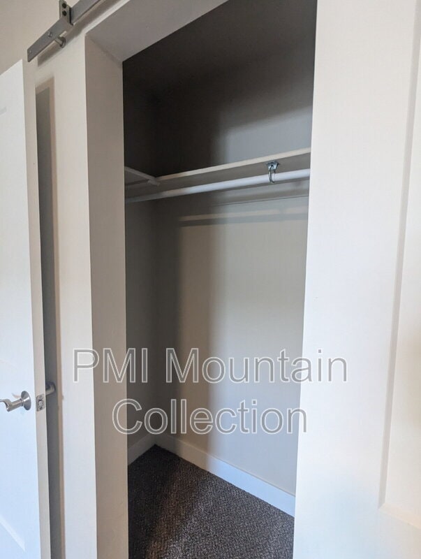 Building Photo - 249 S 400 E