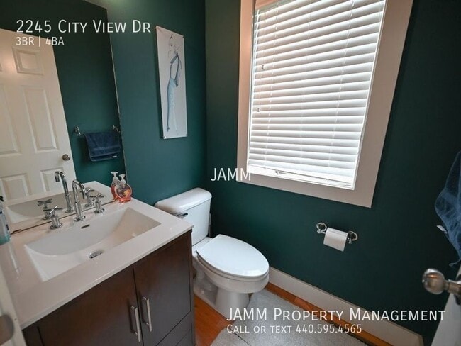 Building Photo - 2245 City View Dr