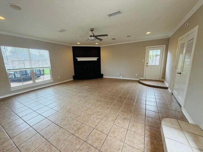 Building Photo - 5080 Browning Dr