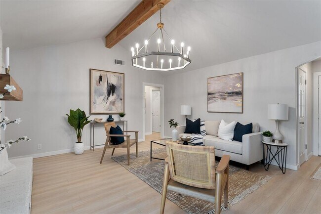 Building Photo - 902 Acorn Oaks Dr