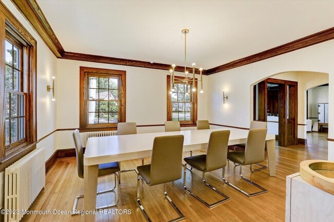 Building Photo - 570 N Edgemere Dr