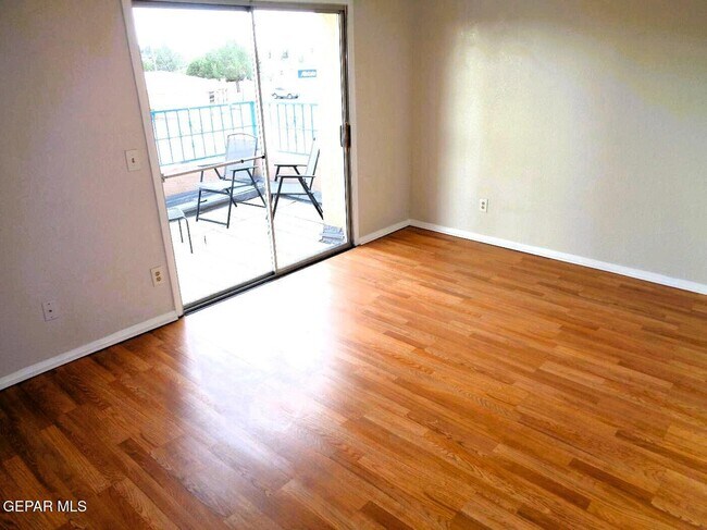 Building Photo - 10405 Ashwood Dr