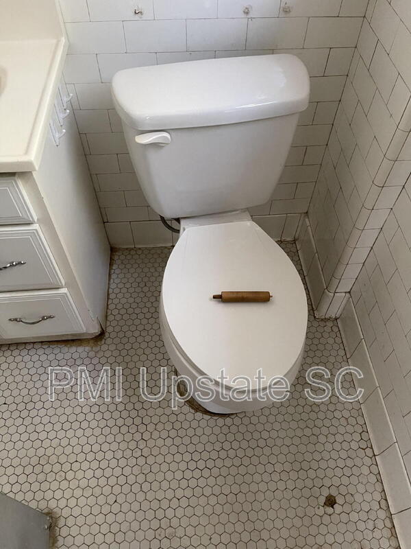 Building Photo - 181 N Fairview Ave