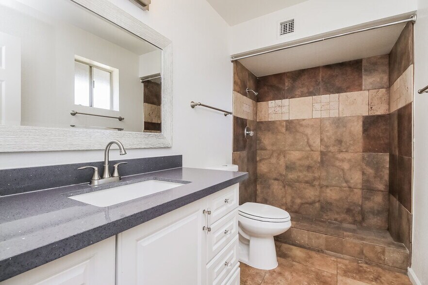 Building Photo - 2520 E Javelina Ave