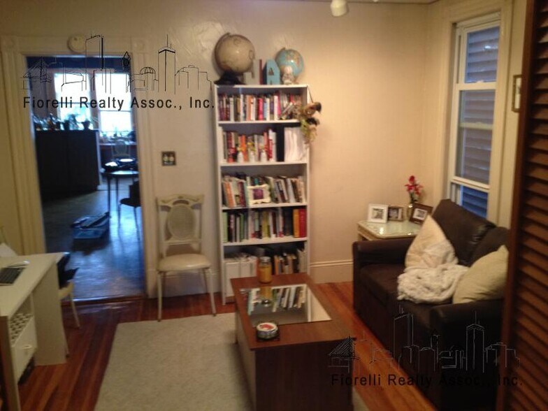 LIVING ROOM - 227 Maverick St