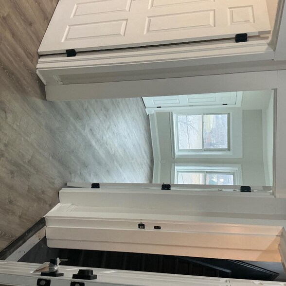 Building Photo - 1970 E 71st St