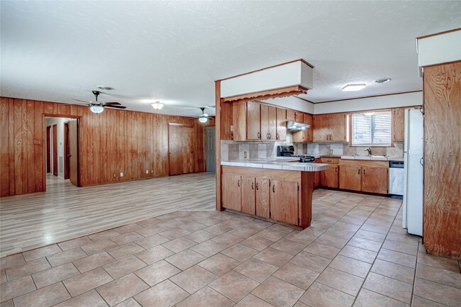 Building Photo - 365 FM247