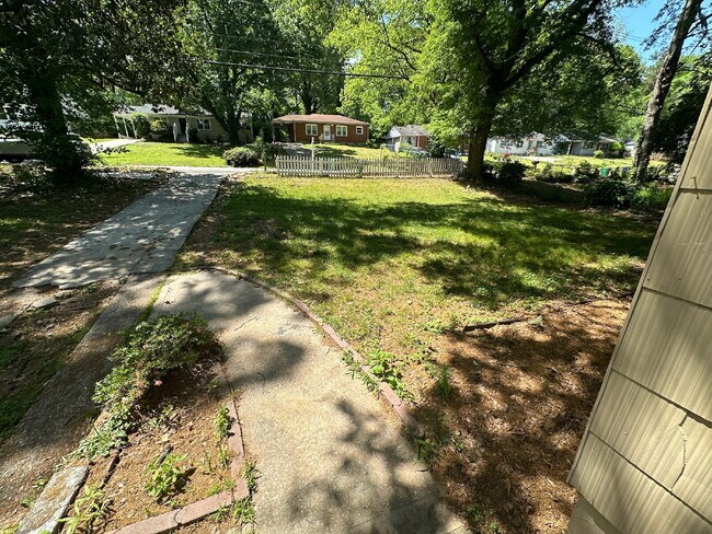 Building Photo - Beautifully Updated Decatur Home with Spacious Backyard! Move-In Special: Get approved and move i...