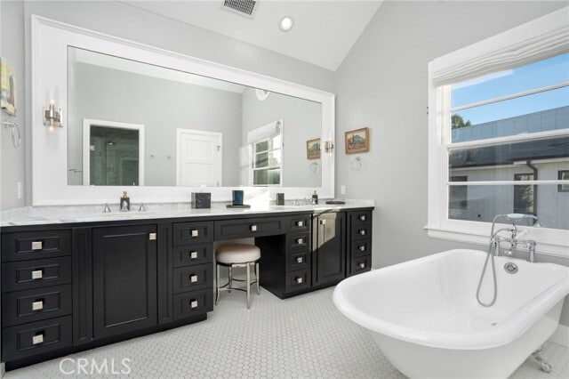 Building Photo - 738 N Almar Ave