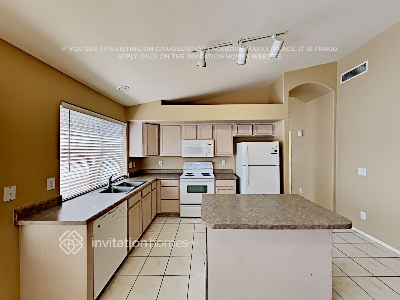 Building Photo - 9832 E Olla Ave
