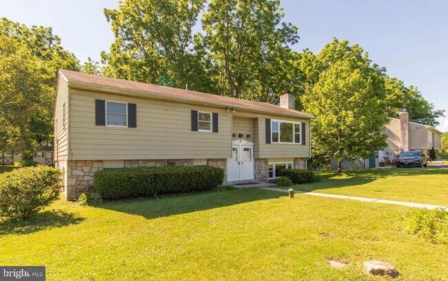 Building Photo - 874 Oakdale Dr