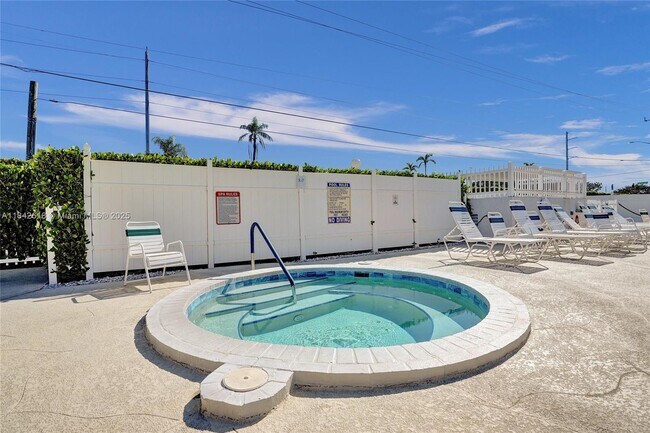 Building Photo - 1450 NW 18th Ave