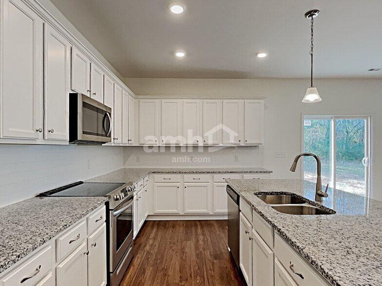 Building Photo - 416 Charity Ln
