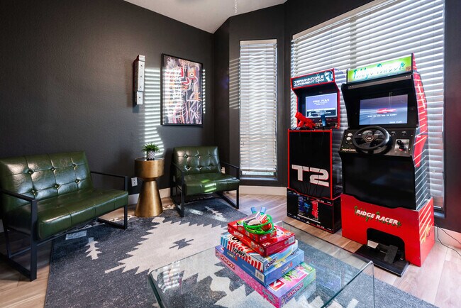 Building Photo - 5924 E Woodridge Dr