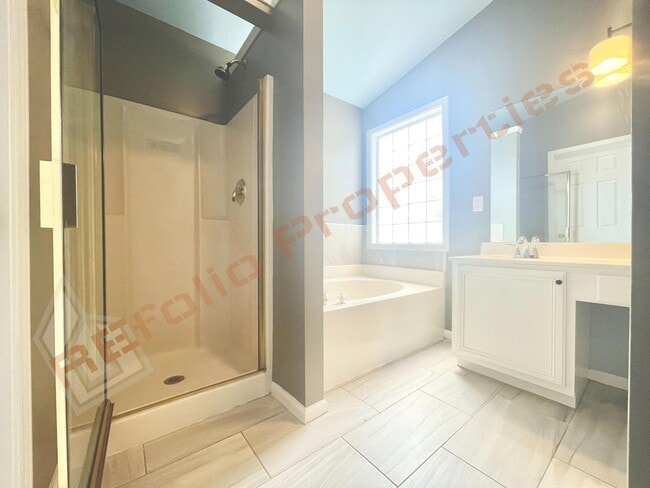 Building Photo - Lovely 4 Bedroom, 2.5 Bath Home w/ 2-Car G...