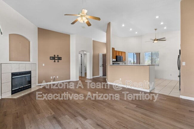 Building Photo - 8969 E Martha Root Ct