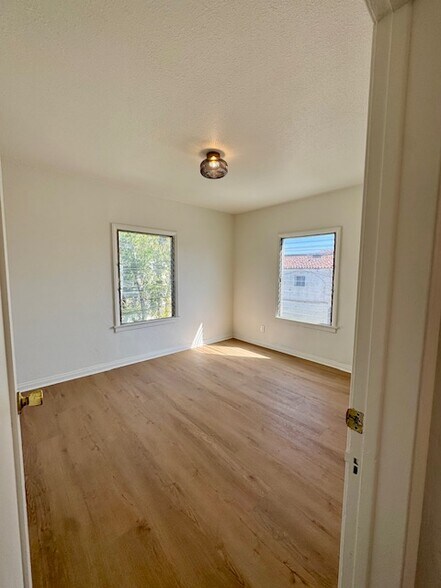 Building Photo - 2808 W 43rd Pl