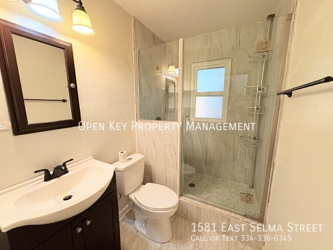 Building Photo - 1581 E Selma St