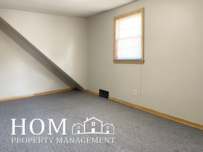 Building Photo - 108 Malin St