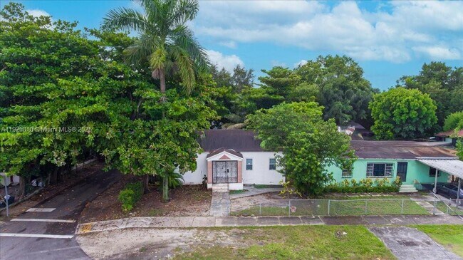 Building Photo - 1250 NW 43rd St