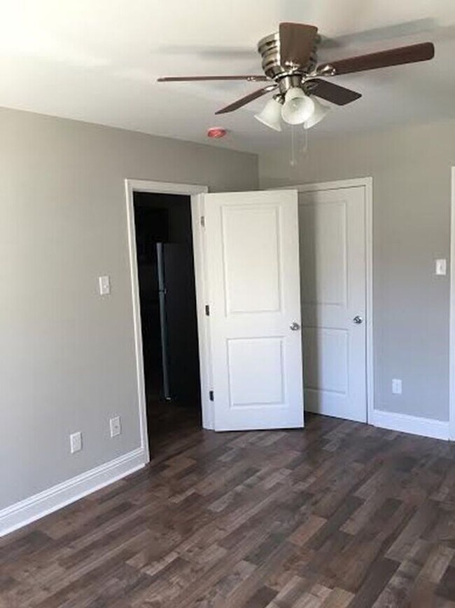 Building Photo - 1BD/1BA in Gated Complex, Washer and Dryer in Unit