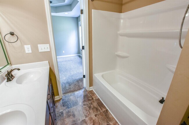 Building Photo - 3627 Fox Tail Dr
