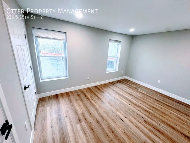 Building Photo - 926 S 15th St