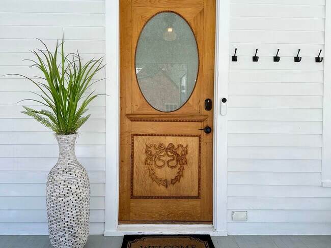 Building Photo - 348 Collyer St