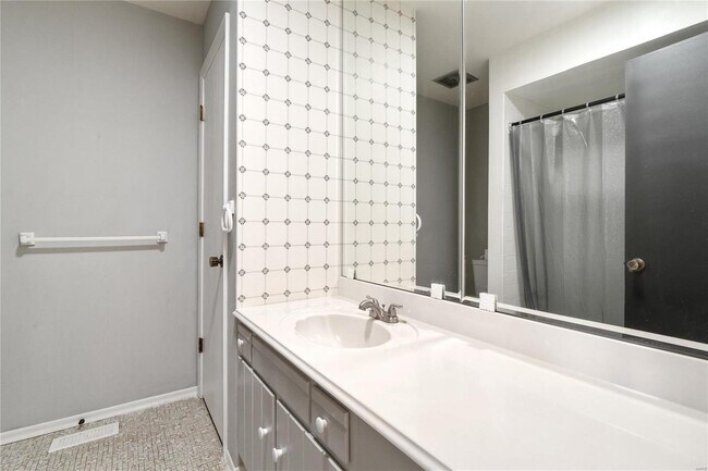 Building Photo - 2516 Westminister Dr