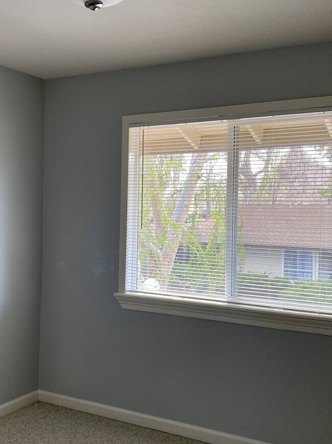 Building Photo - 4971 Ponderosa Ter