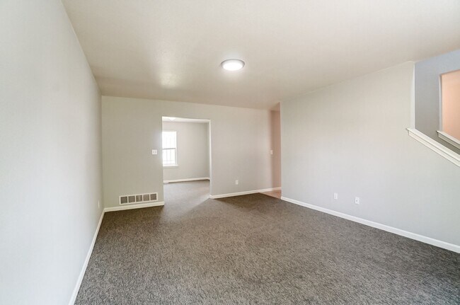 Building Photo - 3704 Willow Run Dr