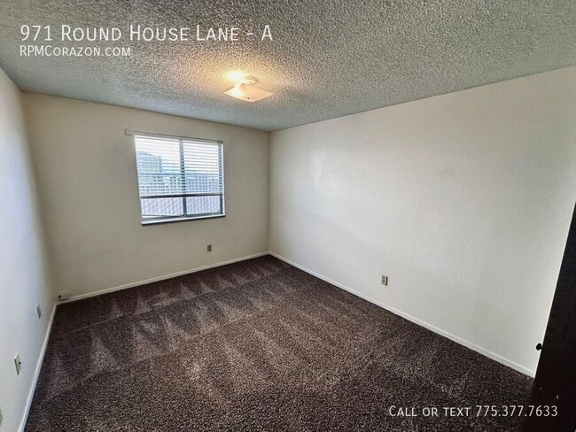 Building Photo - 971 Round House Ln