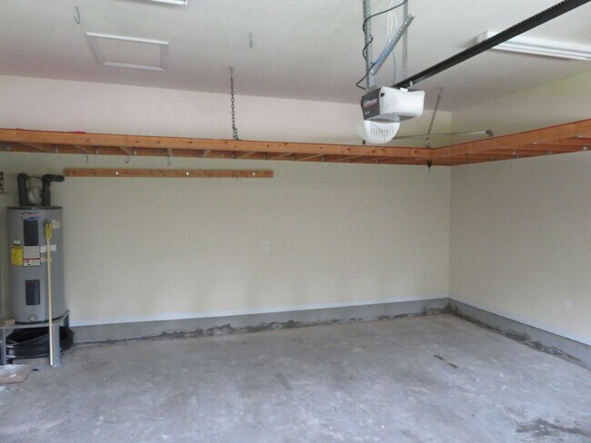 Building Photo - 3 Br 2.5 BA in Southwest