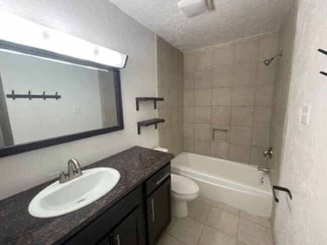 Building Photo - 2101 Chilton Dr