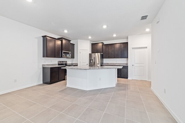 Building Photo - "WoodCreek Charming 3-Bed, 2-Bath Home with Granite Countertops and Screen in back porch on Bendi...