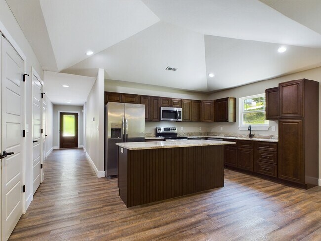 Building Photo - 100 Briana Villa Ln