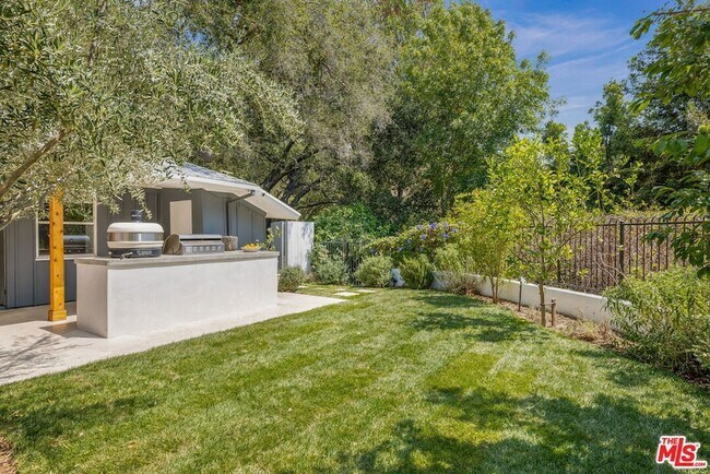 Building Photo - 11349 Canton Dr