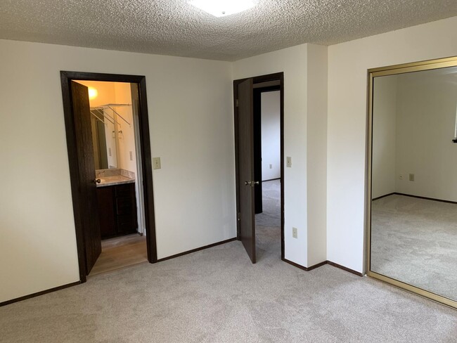 Building Photo - 3 Bedroom 2.5 Bath Lynnwood/Bothell Home N...