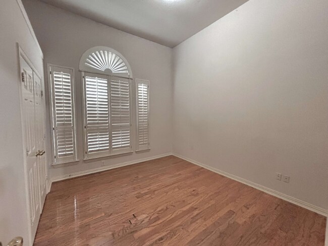 Building Photo - 4571 Hawkhurst Dr