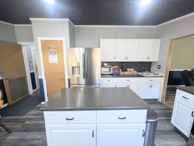 Building Photo - 43 Crestwood Dr