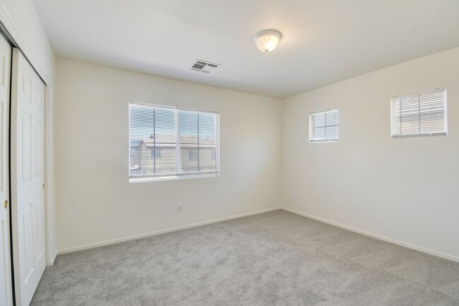 Building Photo - 3 Bed Home - Open Floor Design - Community Pool - New Everything Inside